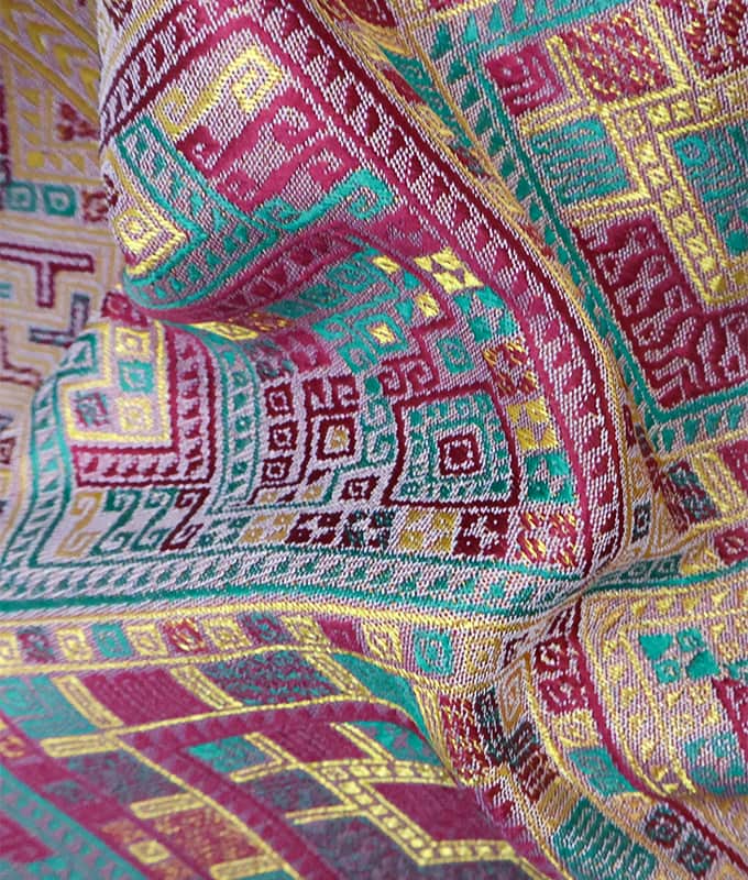 Hedvábná polyesterová žakárová tkanina pro thajský Pha Sinh Sarong